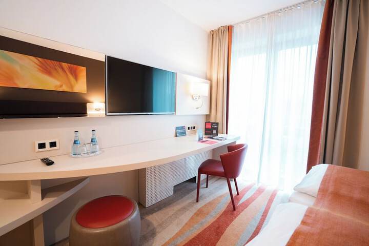 Room 9 of 34
