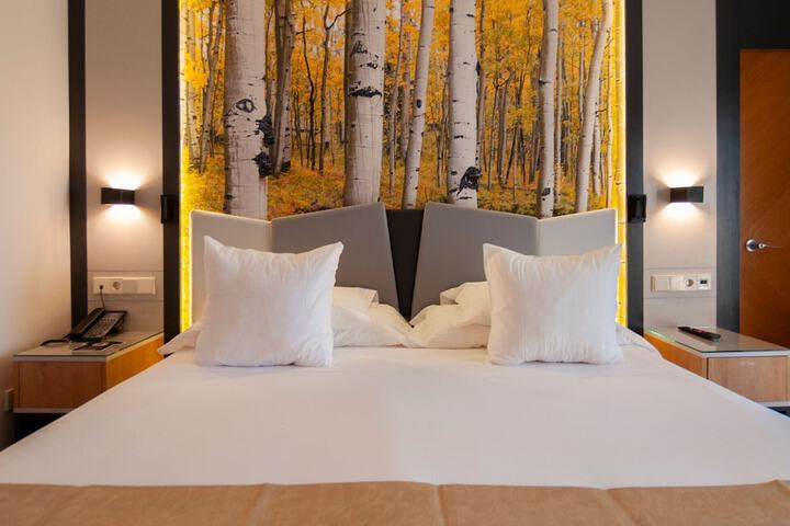 Room 12 of 65