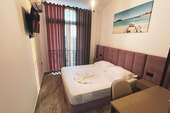 Room 6 of 17