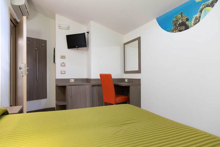Room 57 of 151
