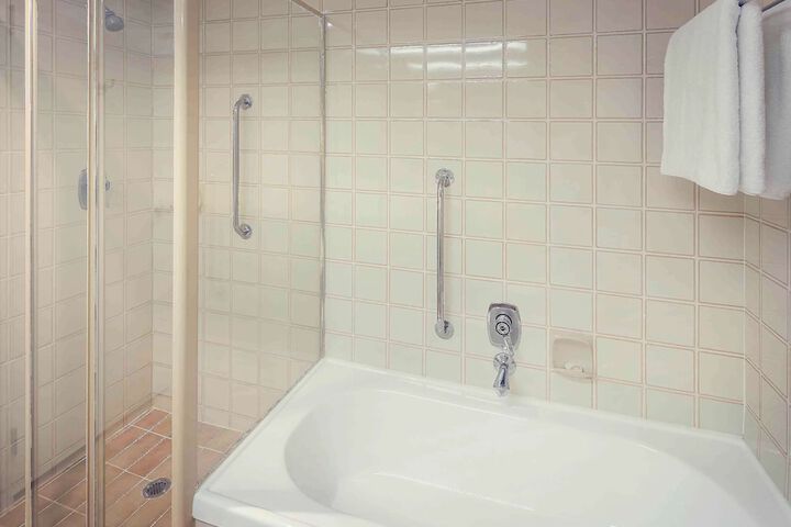 Room 8 of 150