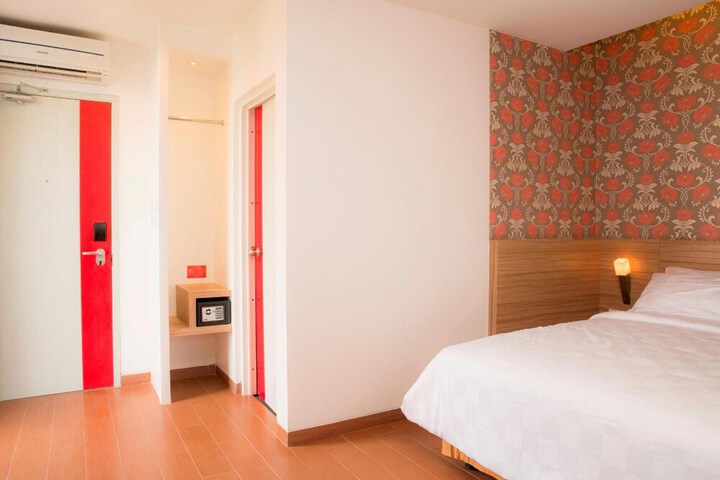 Room 18 of 33