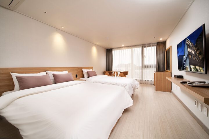 Room 10 of 38