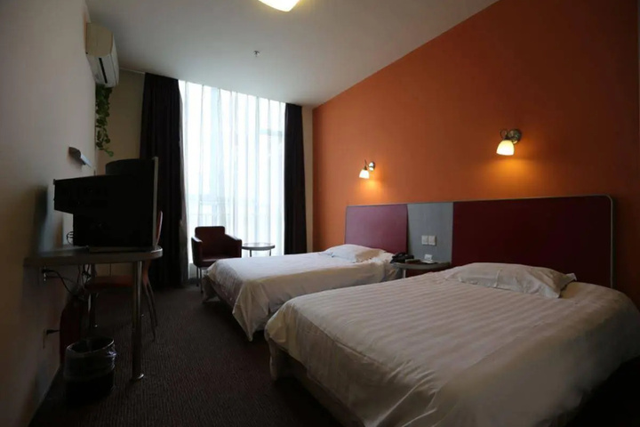 Room 2 of 4