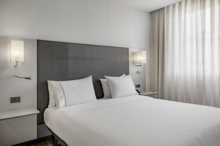 Room 10 of 46