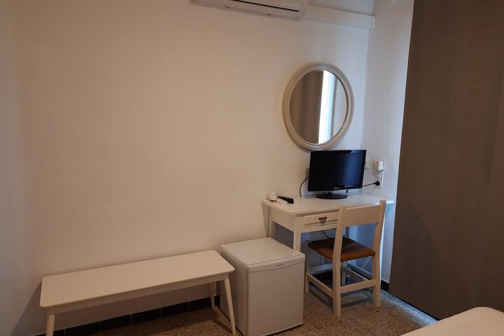 Room 17 of 61