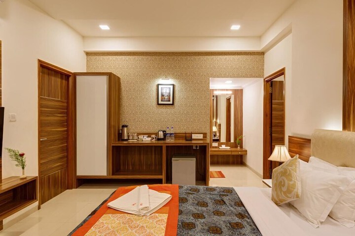 Room 9 of 24