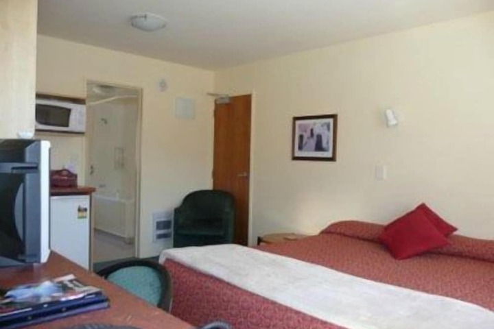 Room 11 of 37