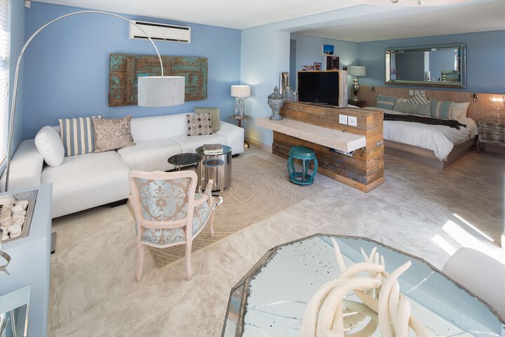Room 6 of 32