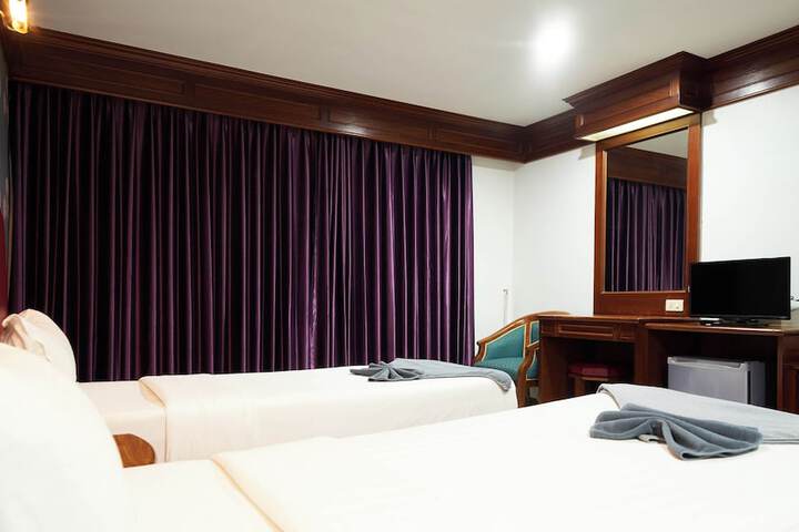 Room 45 of 136