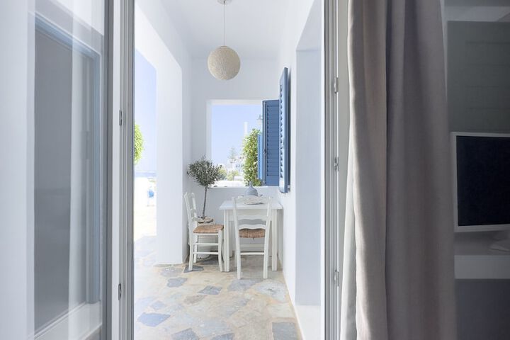 Room 45 of 184