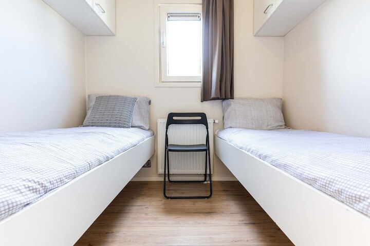 Room 2 of 39