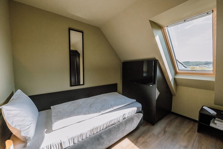 Room 14 of 37