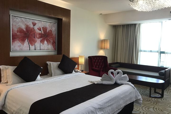 Room 11 of 34
