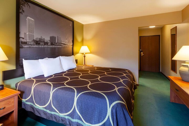1 King Bed (8 of 11)