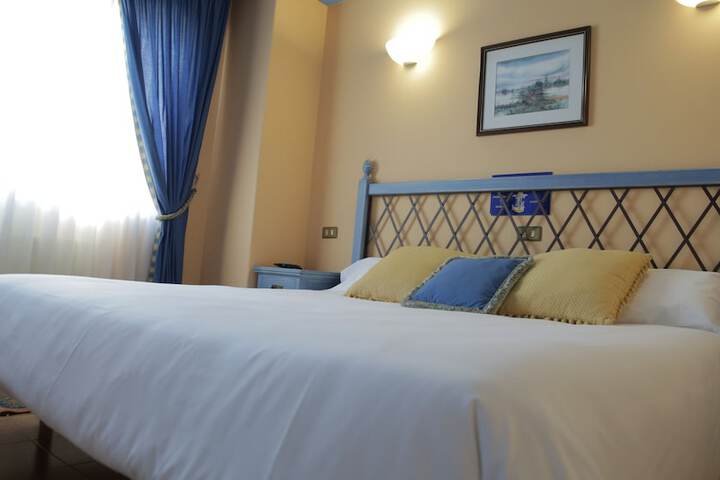 Room 2 of 38