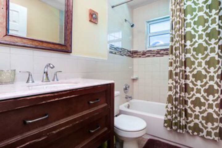 Room 4 of 23