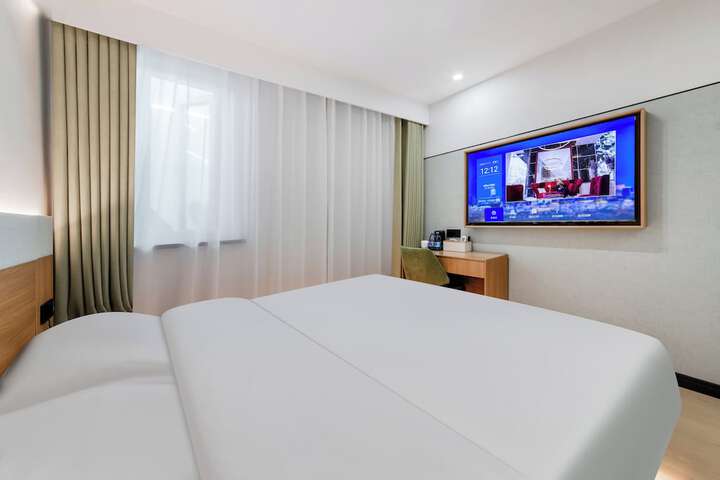 Room 18 of 30