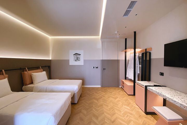 Room 15 of 48