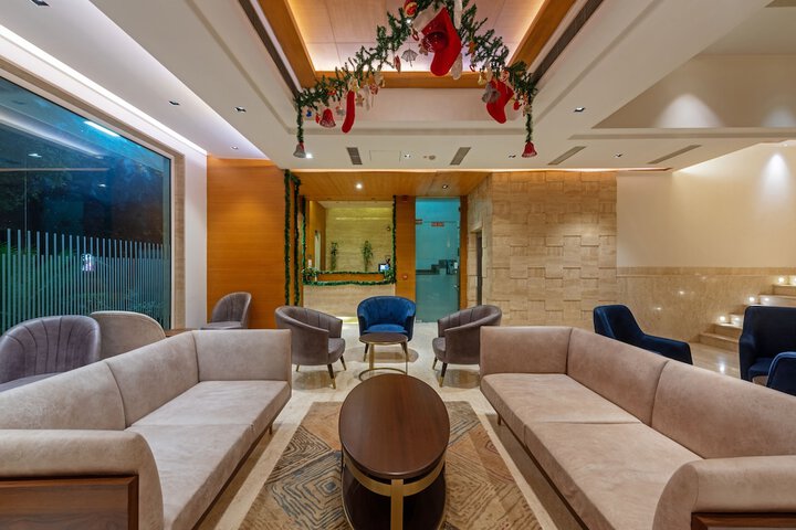 Entrance & Lobby