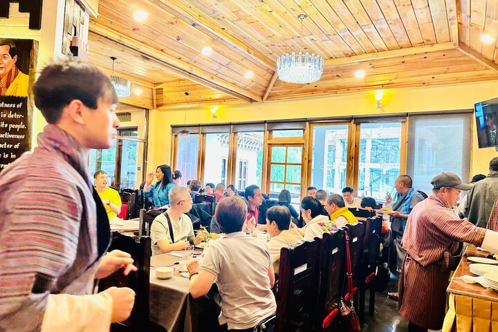 Dining 43 of 75