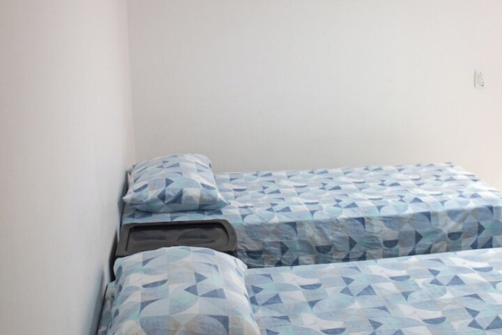 Room 4 of 32