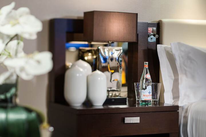 Room 12 of 211