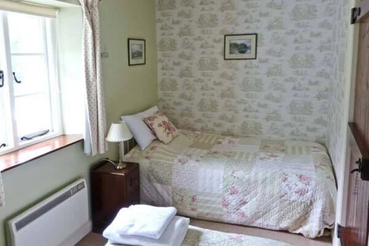 Room 3 of 9