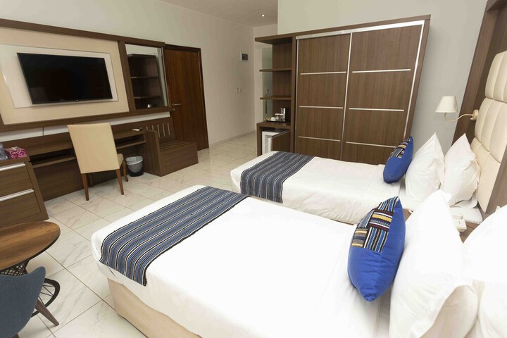 Room 37 of 83