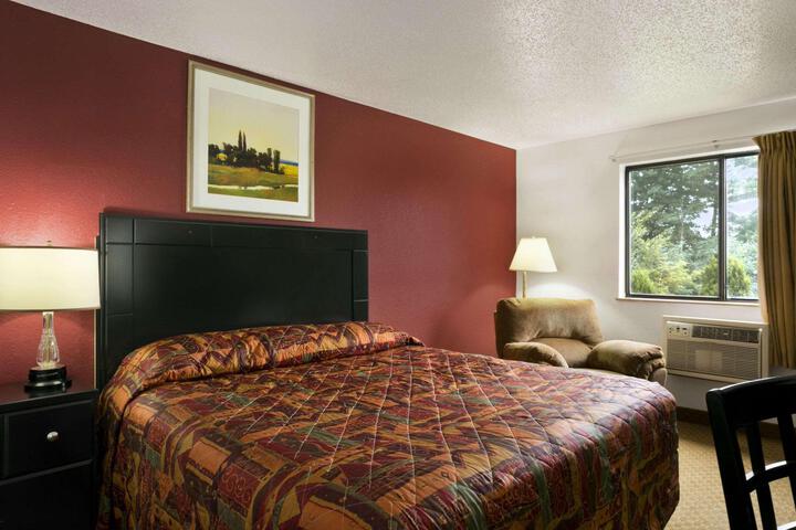 1 King Bed (4 of 12)
