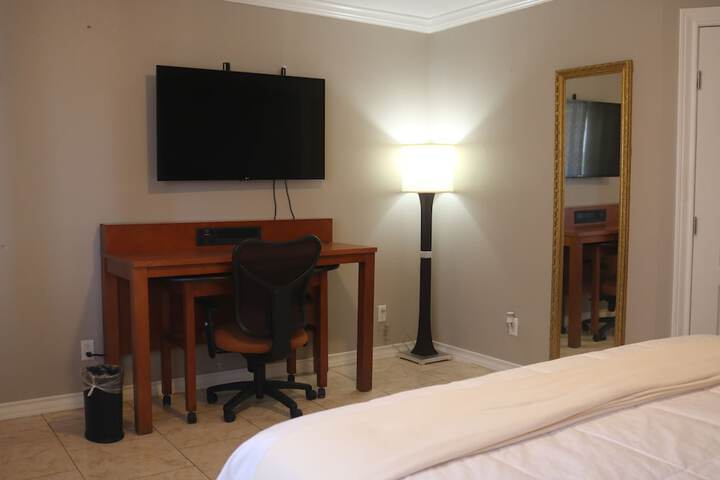 Room 8 of 16