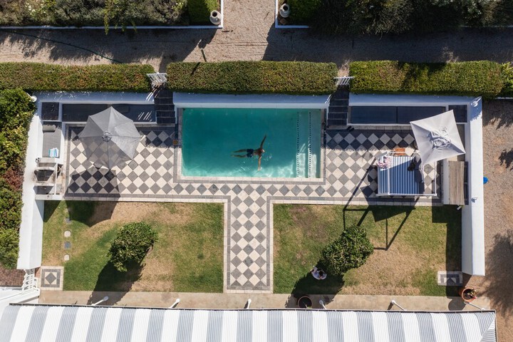 Pool 40 of 75