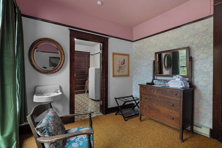 Room 12 of 91