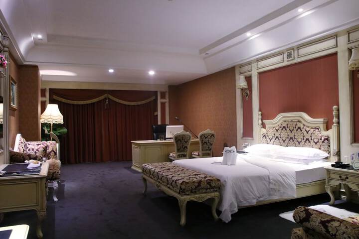 Room 10 of 91