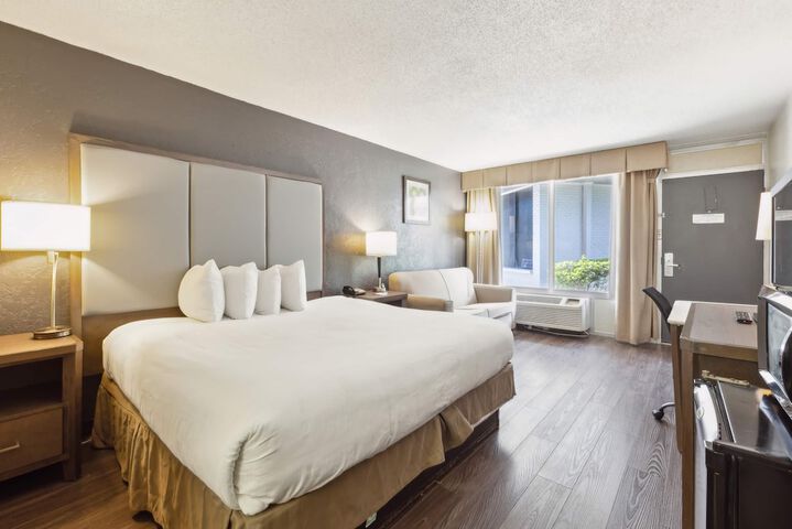 Room 4 of 12