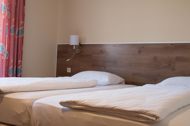 Room 16 of 74