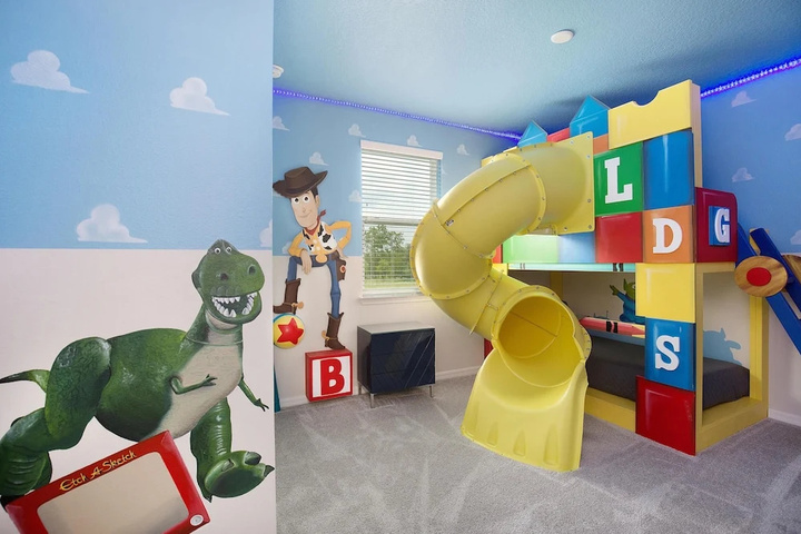 Room 11 of 27