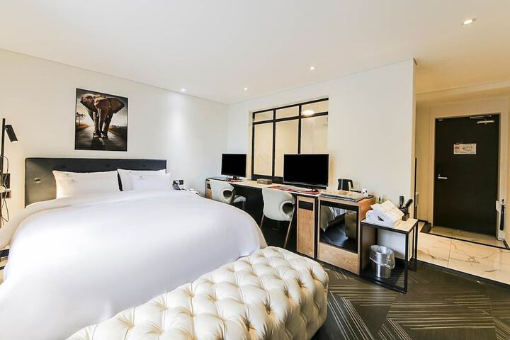 Room 11 of 38