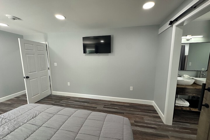 Room 12 of 30