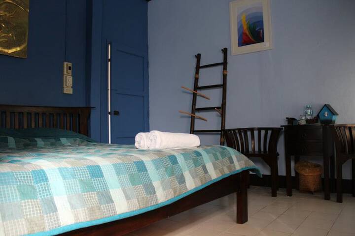 Room 9 of 25