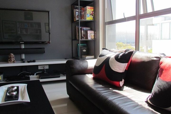Room 4 of 9