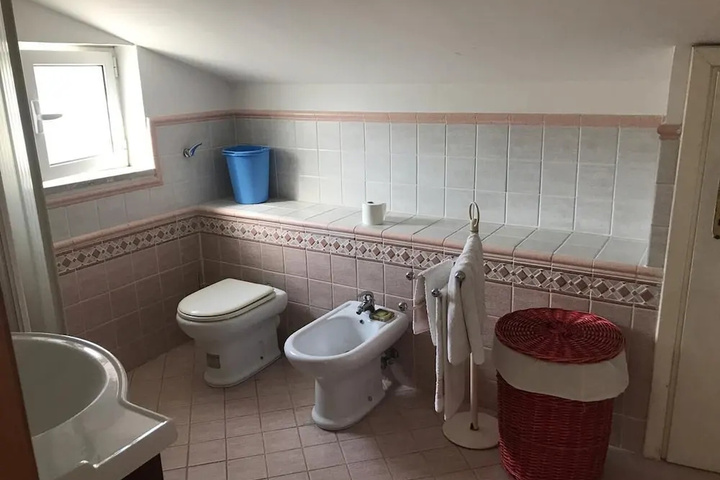 Room 7 of 16