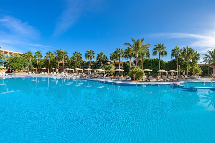 Hotel Pool
