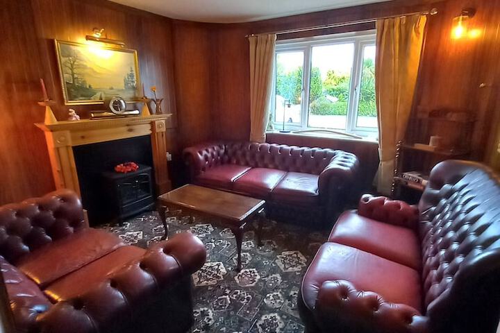Lounge 42 of 50