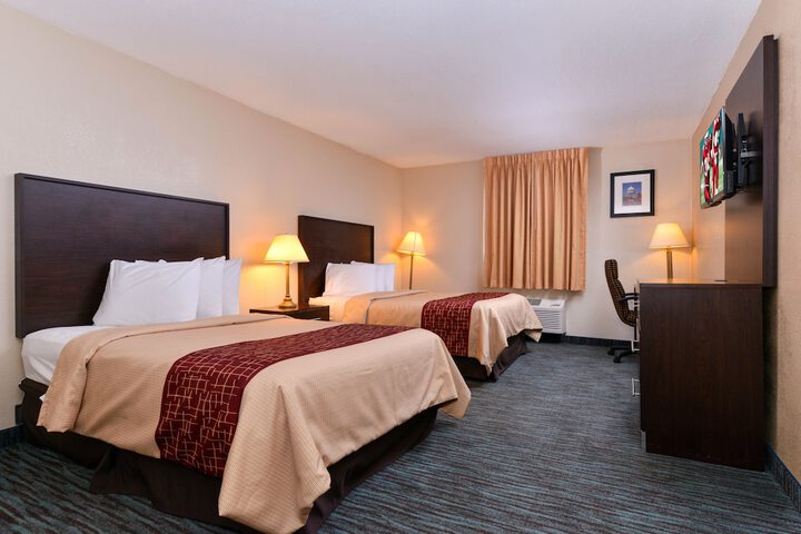 2 Double Beds (8 of 9)