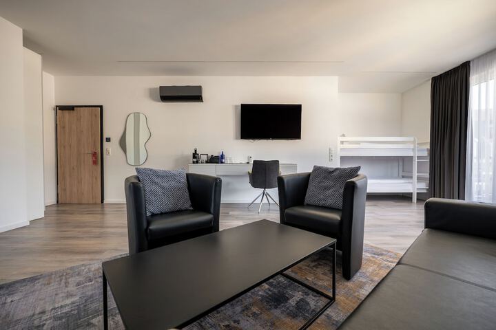 Room 42 of 80