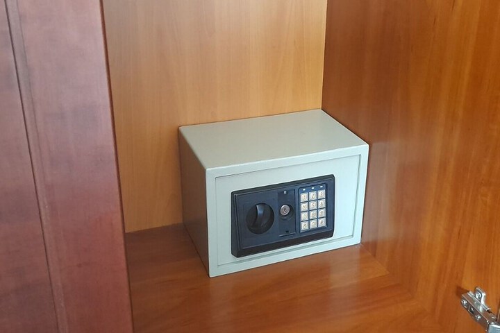 Room 6 of 34