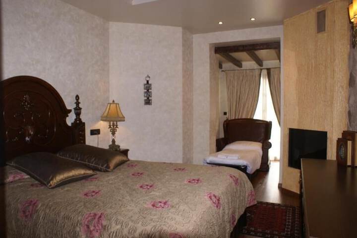 Room 10 of 46