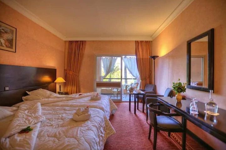 Room 11 of 39