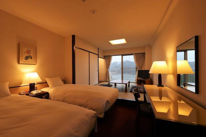Room 3 of 40